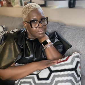 Meet your Posher, Adrienne